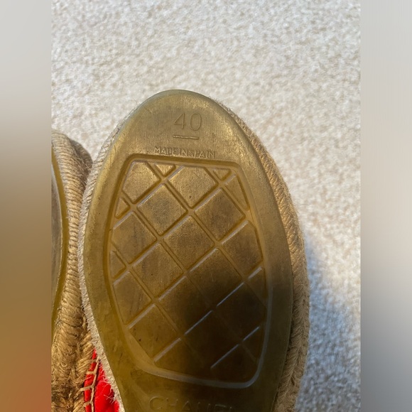 CHANEL Interlocking CC Logo Leather Espadrilles
SZ 40 Run small fits 39 $895 - Picture 7 of 7